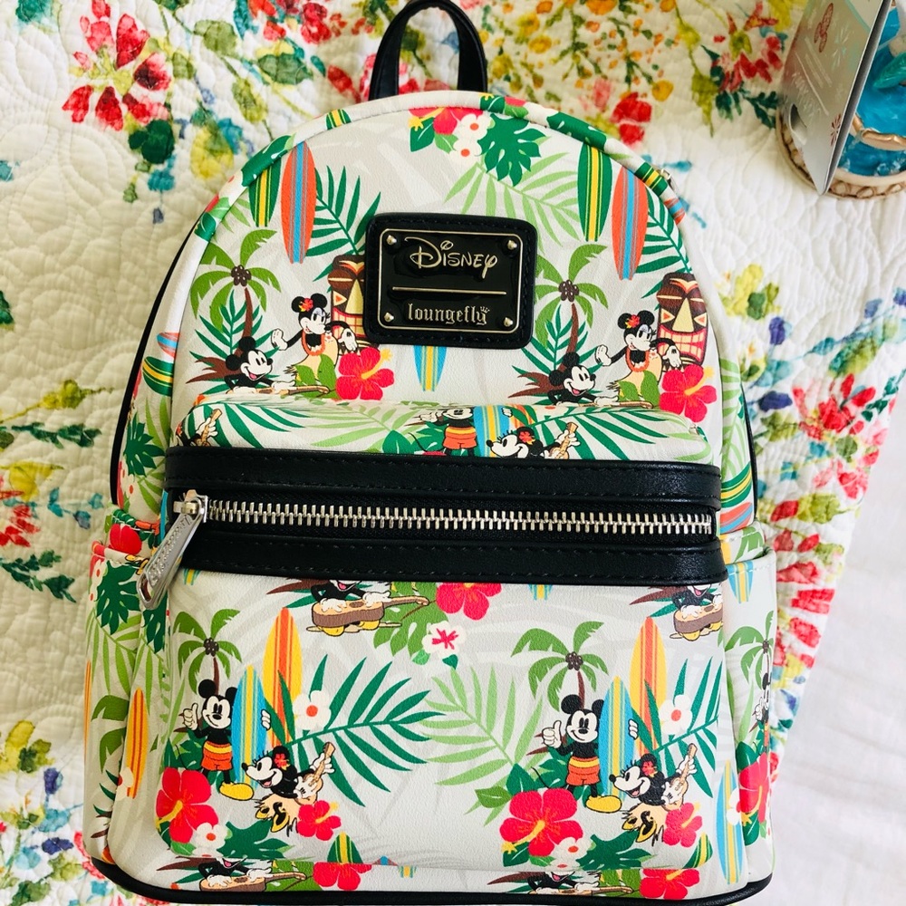 Sold!!🥳🥳🥳🥳🥳🥳Disney NWT Tropical Mickey Loungefly Backpack
